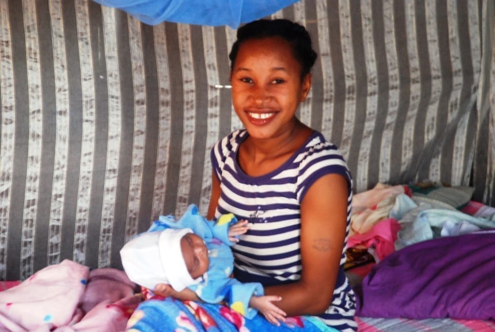 De elementen trotseren: reparatie van cycloonschuilplaatsen in Madagaskar